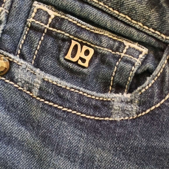 D9 Rae Crop/Capri Jeans - Picture 3 of 6